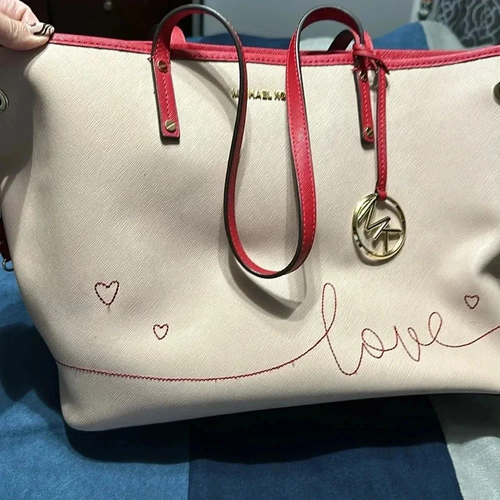 MK Michael Kors LOVE Drawstring Ballet Pink Voyager Jet Tote Bag